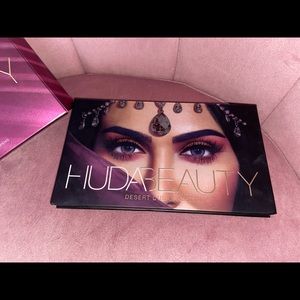 HUDA BEAUTY PALLET LIKE NEW💓 Deal